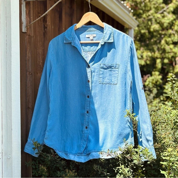 Jachs Girlfriend  Chambray button down Shirt - tagged M (measures S/M) - Picture 1 of 5